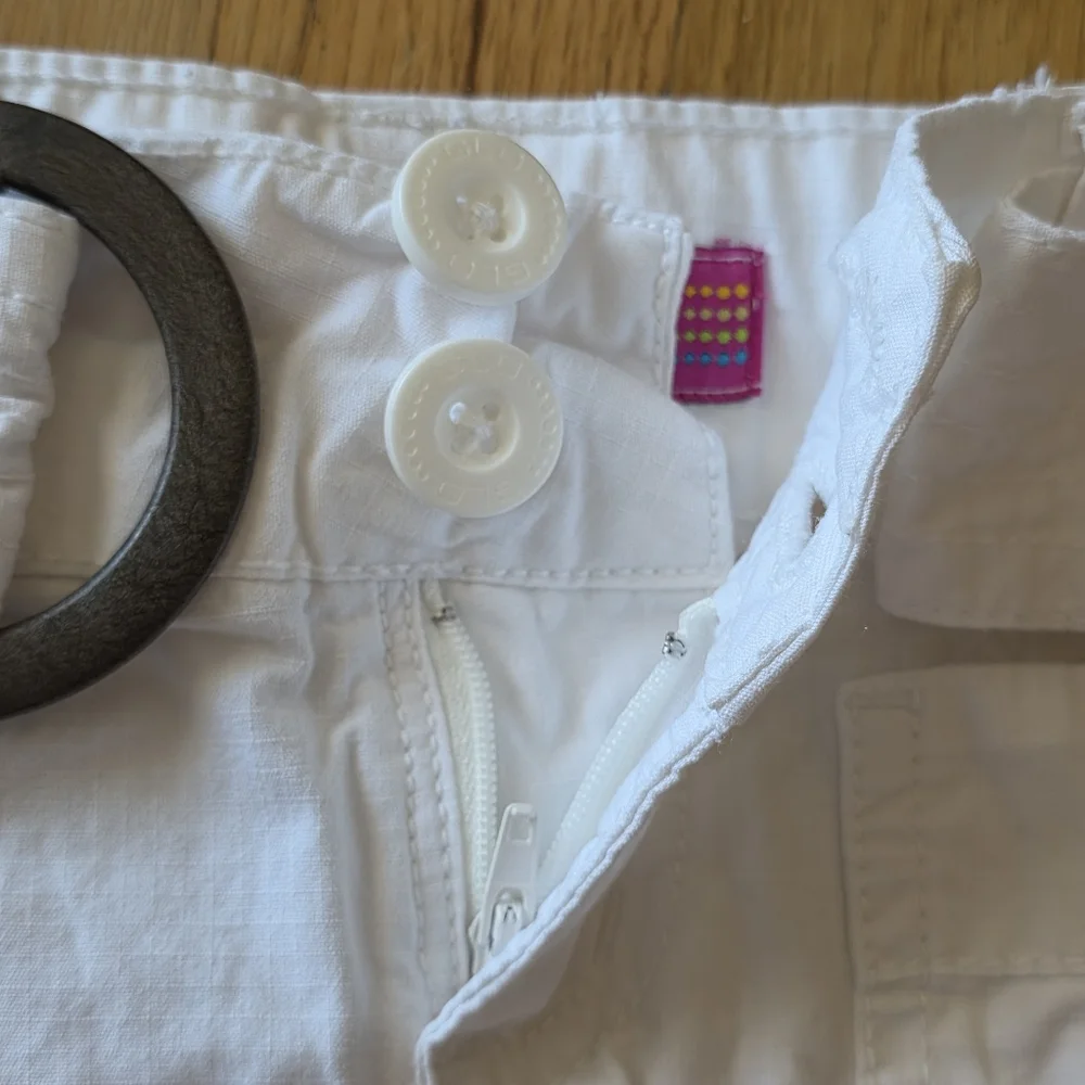 GLO Jeans Belted Low Rise Double Button White 100% Cotton Shorts
